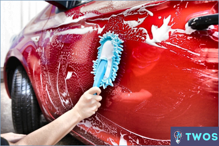 Cómo quitar el caucho de la pintura del coche?