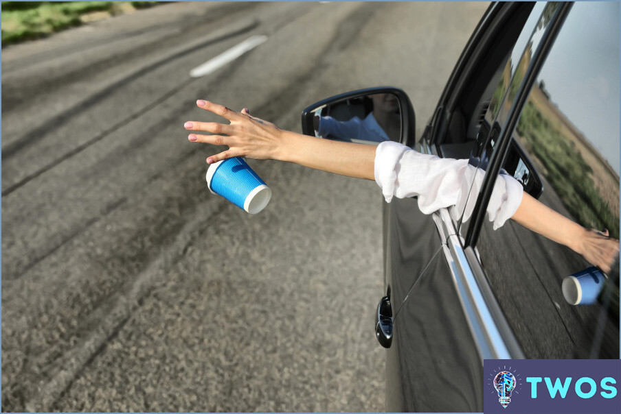 Cómo quitar el chicle de la ventana del coche?