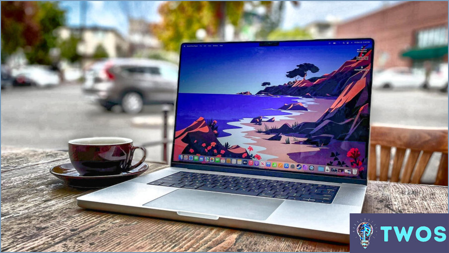 Cómo limpiar las huellas dactilares de la pantalla del Macbook?