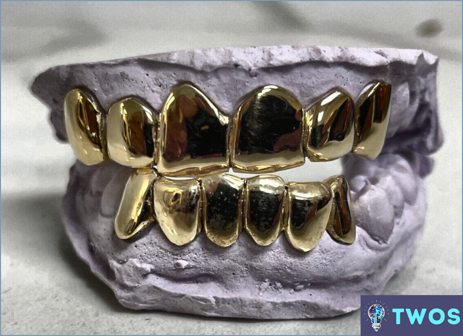 ¿Cómo limpiar los dientes de oro de 10 quilates?