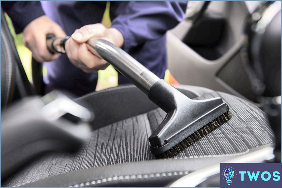 Cómo quitar el maquillaje del interior del coche?