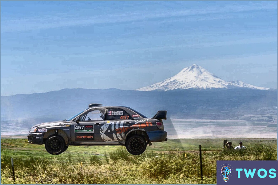 Cómo convertirse en un piloto de coches de rally?