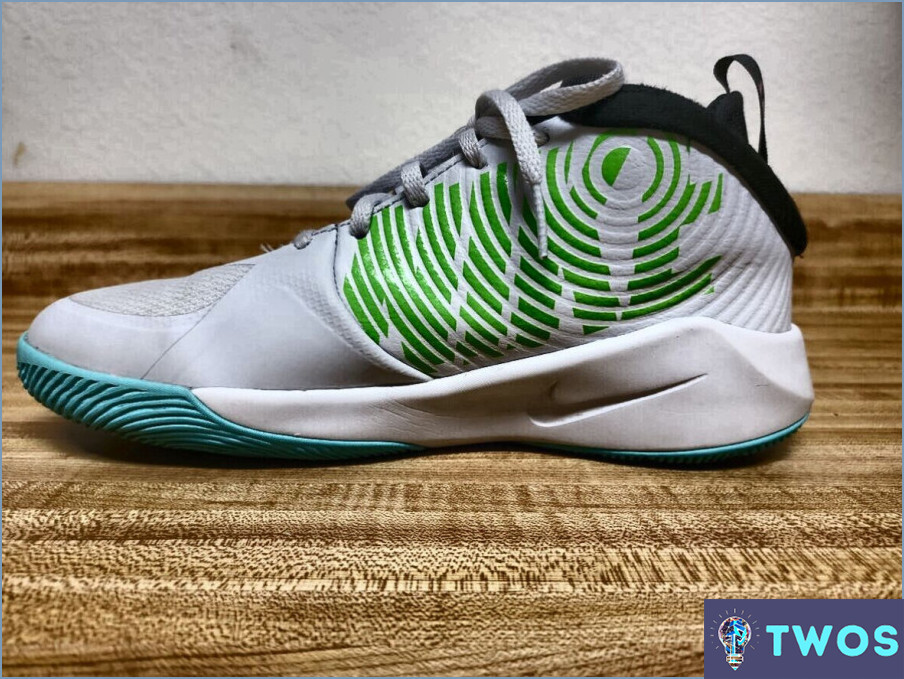 ¿Cómo limpiar las zapatillas de baloncesto blancas?