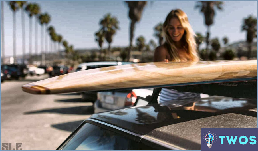 ¿Cómo cargar la tabla de paddle en el coche?