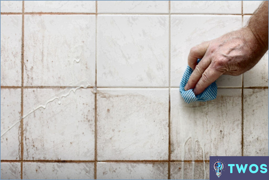 Cómo limpiar las manchas de naranja en la ducha?