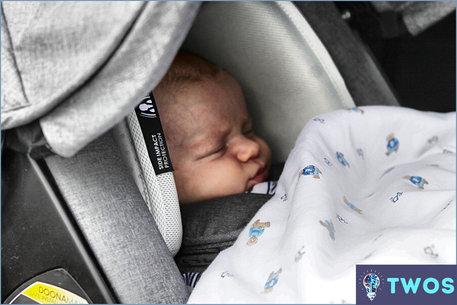 Cómo poner al bebé en el asiento de coche Doona?