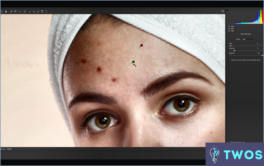 ¿Cómo se utiliza la herramienta Spot Healing en Photoshop?