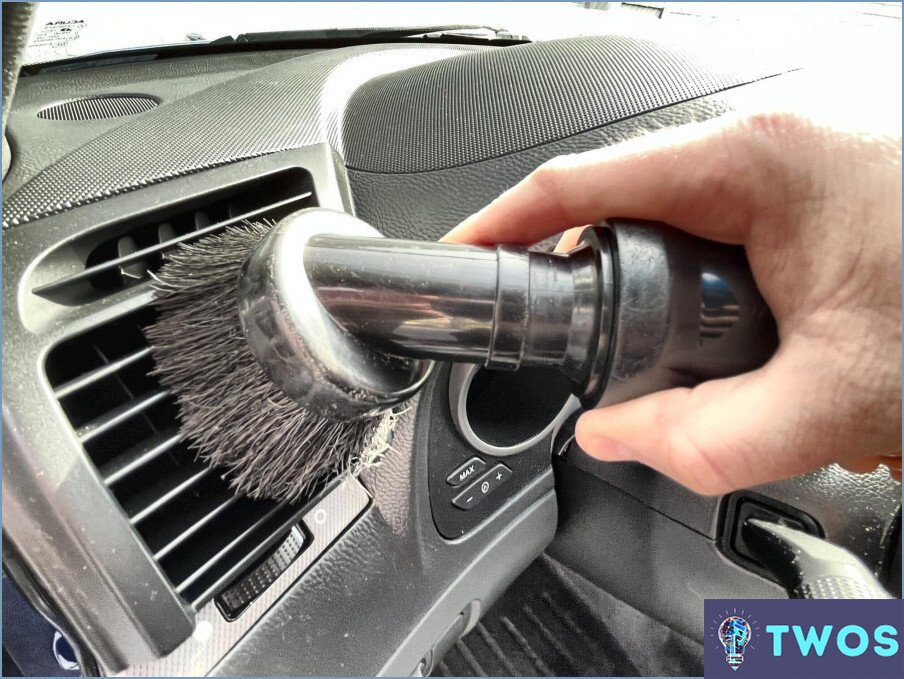 Cómo absorber el agua de la alfombra del coche?