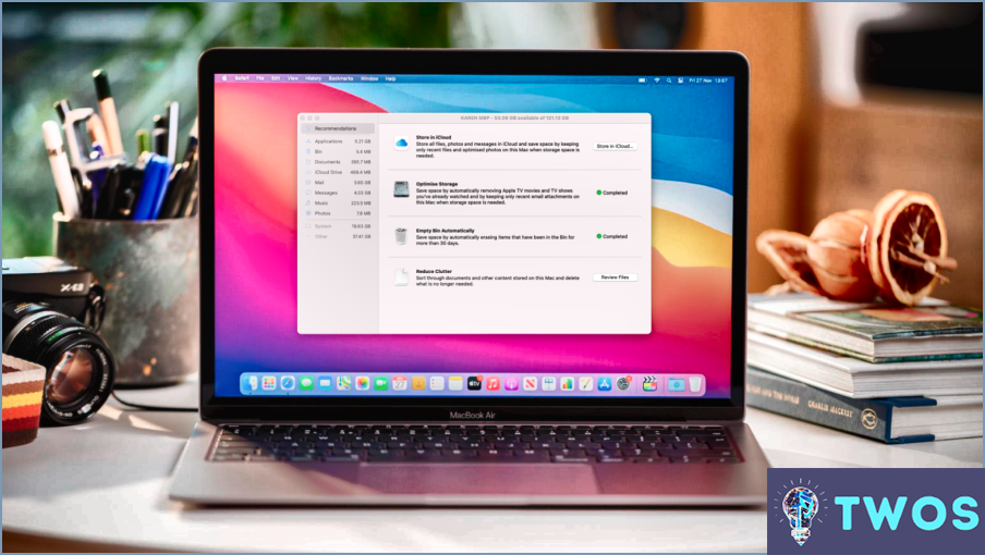 Cómo puedo borrar correos electrónicos en mi macbook air?